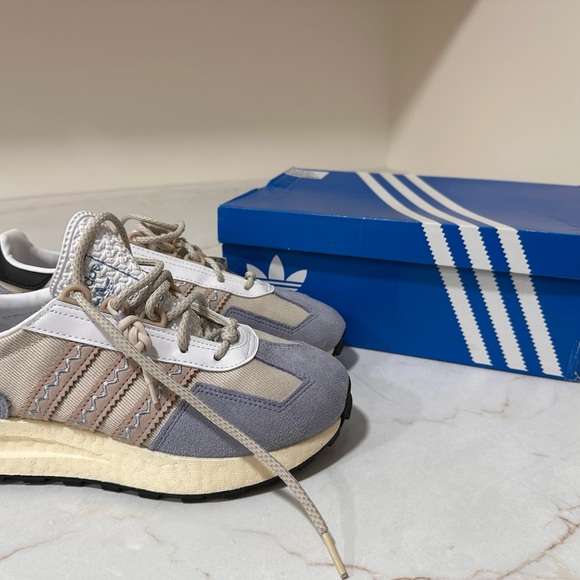 Adidas (WMNS) Retropy E5 ‘Aluminium Silver Violet’ Size 5.5.. - Picture 4 of 5